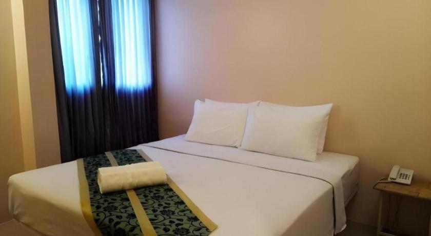 Bird Room Hotel - Pratunam Bangkok Exterior photo